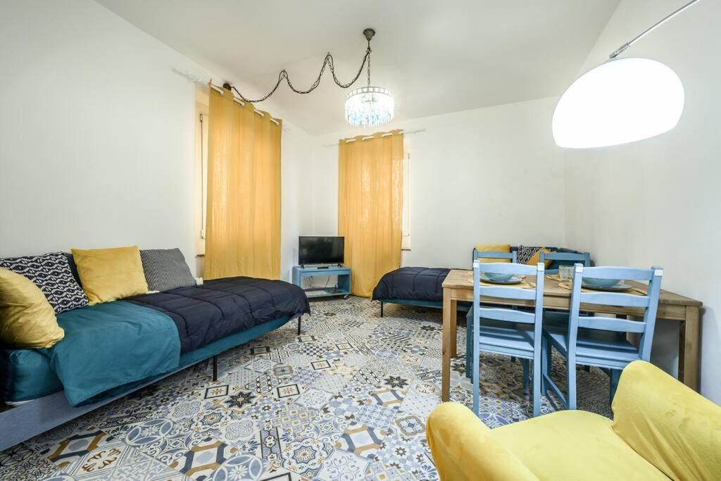 Ferienwohnung Le Finestre Sul Borgo 2 Parma Exterior foto