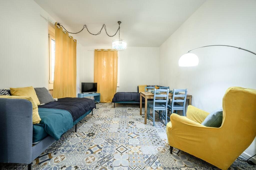 Ferienwohnung Le Finestre Sul Borgo 2 Parma Exterior foto